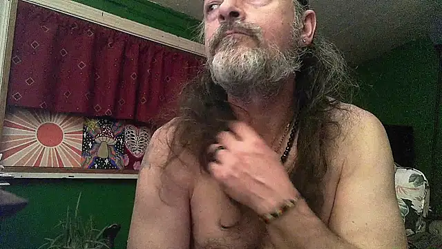 Snapshot of HippieDad333 chatting on March 26, 2026, 12:06 am HippieDad333 online show from March 26, 2026, 12:06 am