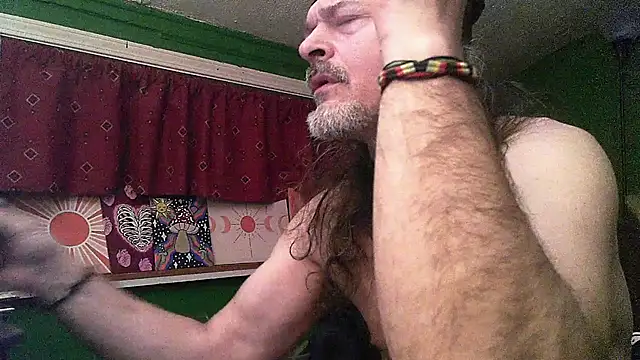 Snapshot of HippieDad333 chatting on April 3, 2026, 4:54 am HippieDad333 online show from April 3, 2026, 4:54 am