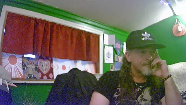 HippieDad333 online show from June 5, 2026, 12:50 am