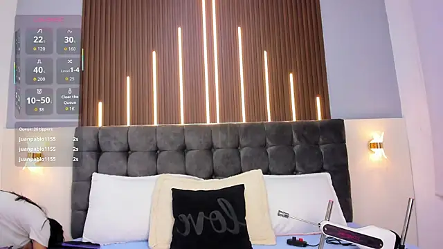 Nathaly  Rosse online show from October 18, 2025, 3:53 am