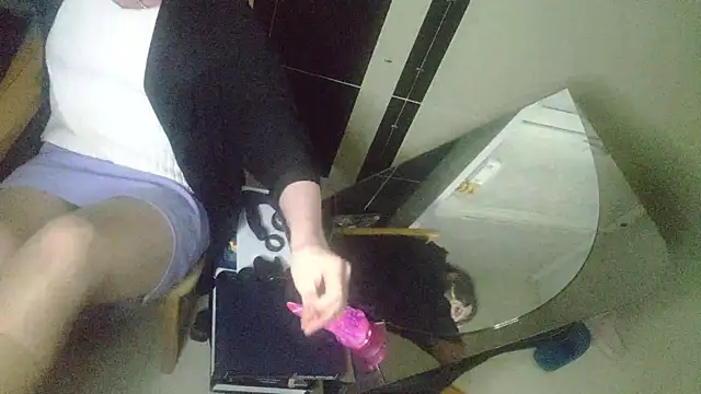 Snapshot of LilithsEve chatting on October 22, 2025, 11:37 pm LilithsEve online show from October 22, 2025, 11:37 pm