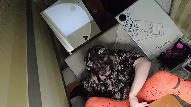 Snapshot of LilithsEve chatting on November 7, 2025, 8:20 pm LilithsEve online show from November 7, 2025, 8:20 pm