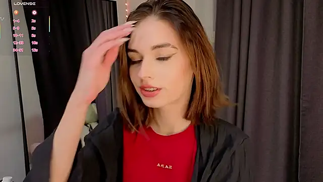 LunaraRada online show from October 11, 2025, 4:05 pm