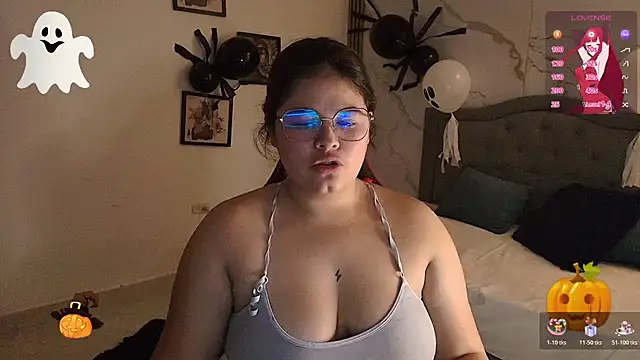 Nina Rouge7 online show from November 2, 2025, 1:57 pm