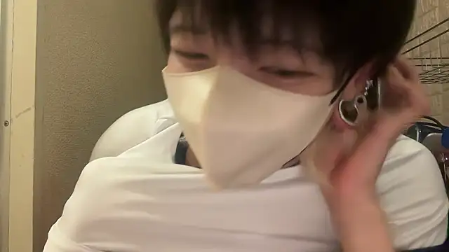 Snapshot of tora3220 chatting on October 1, 2025, 12:11 pm tora3220 online show from October 1, 2025, 12:11 pm