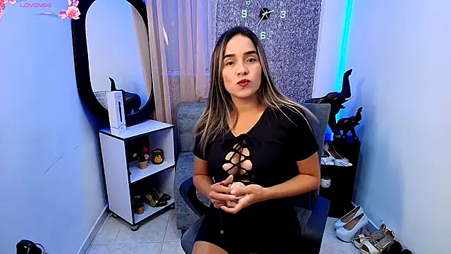 Snapshot of Sally_Ricci chatting on November 18, 2025, 1:00 am Sally Ricci online show from November 18, 2025, 1:00 am