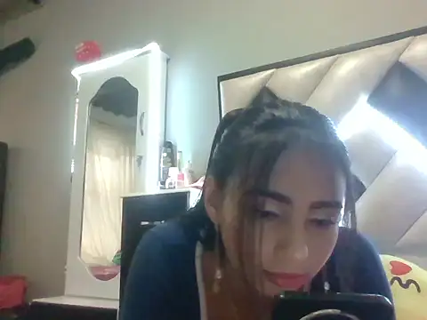 NileveSantanna online show from September 30, 2025, 8:58 pm