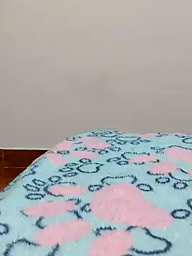 NileveSantanna online show from November 10, 2025, 1:04 am