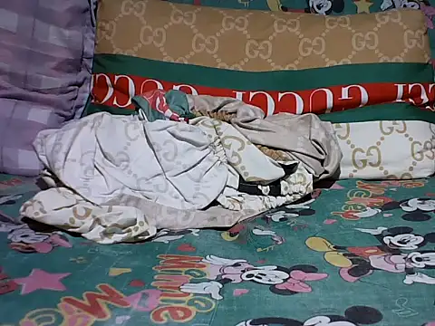 Snapshot of Ella_marie14 chatting on October 21, 2025, 11:44 am Ella marie14 online show from October 21, 2025, 11:44 am