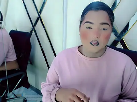 AuroraRoss online show from October 1, 2025, 6:36 pm