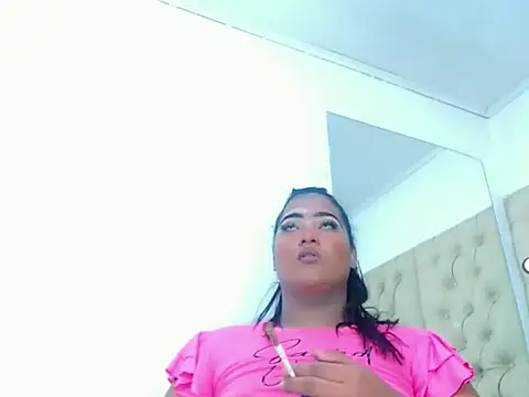 AuroraRoss online show from October 19, 2025, 4:29 pm