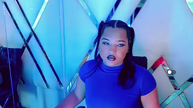 AuroraRoss online show from October 24, 2025, 7:21 pm