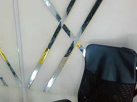 AuroraRoss online show from November 8, 2025, 7:56 pm