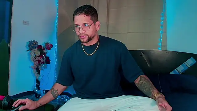 LucasGaeel online show from October 9, 2025, 12:19 am