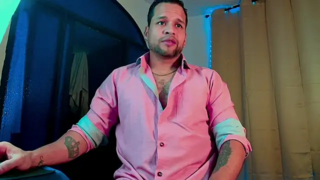 LucasGaeel online show from November 5, 2025, 10:43 pm