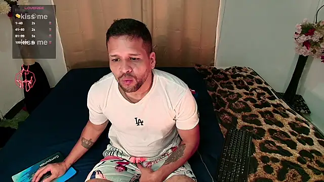 LucasGaeel online show from March 24, 2026, 2:44 pm