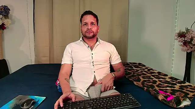 LucasGaeel online show from March 30, 2026, 3:40 am