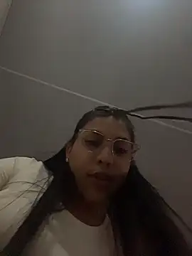 kloe28 online show from November 5, 2025, 3:39 am