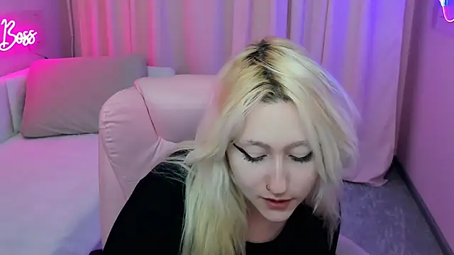 JuliaSharkk online show from September 24, 2025, 3:37 pm