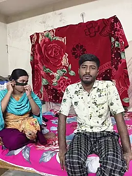 Snapshot of Love_Queen11 chatting on January 15, 2026, 4:44 pm Love Queen11 online show from January 15, 2026, 4:44 pm