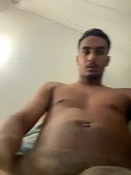 Snapshot of Aaroncornelius chatting on March 17, 2026, 7:39 pm Aaroncornelius online show from March 17, 2026, 7:39 pm