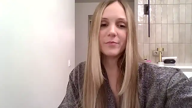 Snapshot of Kyrelinn chatting on October 31, 2025, 4:41 pm Kyrelinn online show from October 31, 2025, 4:41 pm