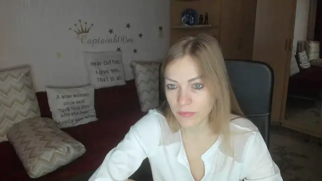 Tiffany Bates online show from October 3, 2025, 3:25 am