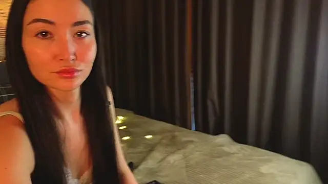 MilaYumi online show from February 19, 2026, 6:42 am