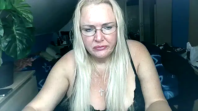 Snapshot of Sandy-Summer chatting on October 20, 2025, 3:01 pm Sandy-Summer online show from October 20, 2025, 3:01 pm