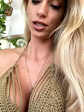 Snapshot of ericafontesx chatting on September 26, 2025, 12:20 pm ericafontesx online show from September 26, 2025, 12:20 pm