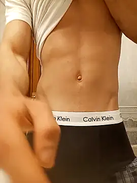 ruiiizz online show from April 15, 2026, 4:03 pm