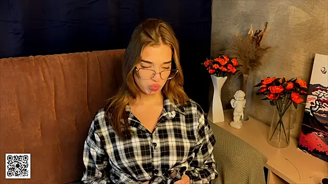 LilianLee online show from November 13, 2025, 3:55 pm