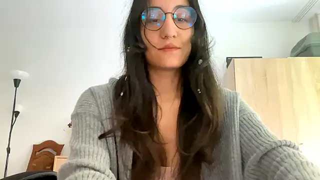 EvaJetty online show from November 1, 2025, 1:13 pm