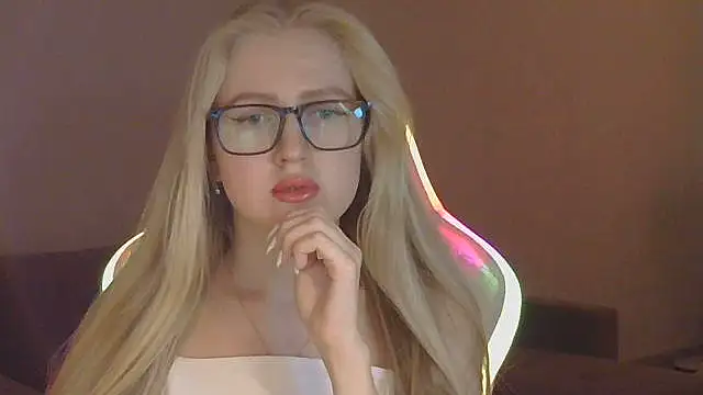 Xylenora online show from October 24, 2025, 10:44 am