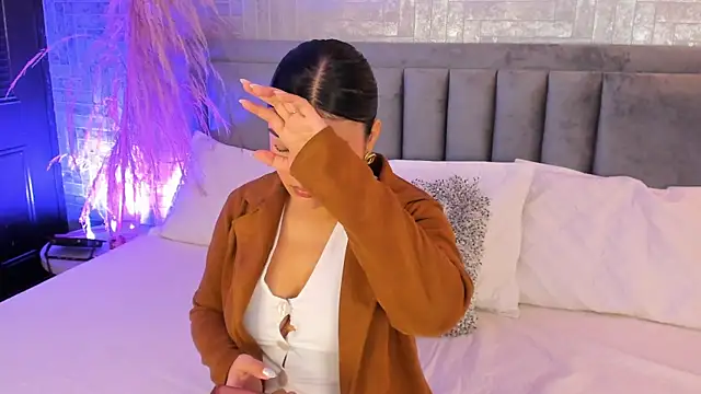 EmmaBlossom online show from November 24, 2025, 7:02 pm