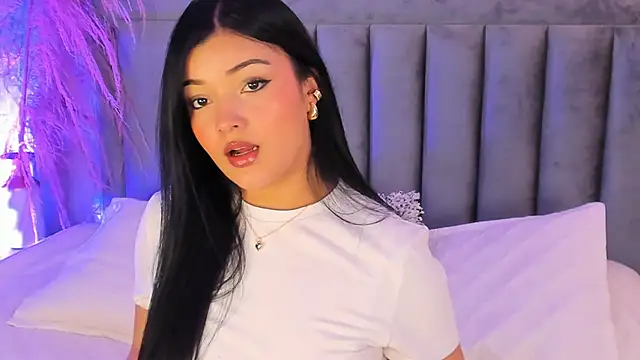 EmmaBlossom online show from November 28, 2025, 7:27 pm