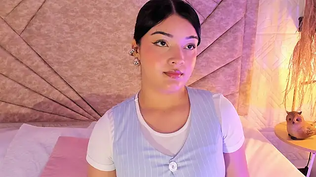 EmmaBlossom online show from December 1, 2025, 1:16 pm