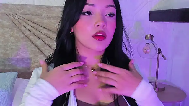 EmmaBlossom online show from February 4, 2026, 12:33 pm