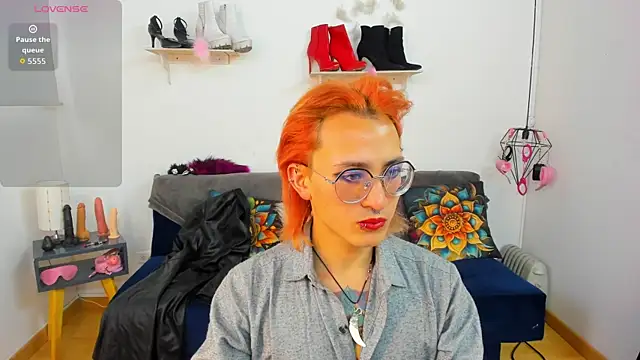 Moon Fox online show from November 3, 2025, 8:10 pm