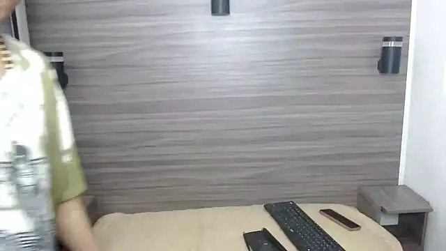 Jerom xx online show from October 8, 2025, 7:33 pm