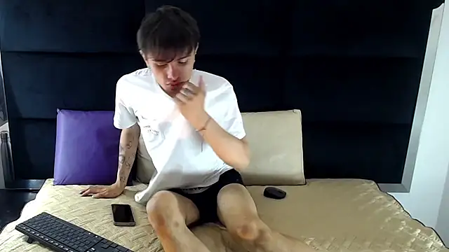 Jerom xx online show from October 24, 2025, 7:43 pm