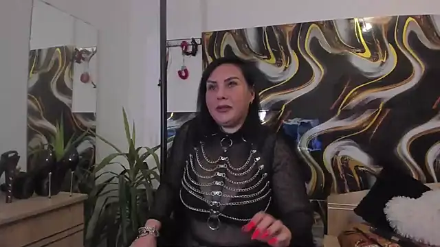 Snapshot of MissAidaDevine chatting on October 2, 2025, 7:43 pm MissAidaDevine online show from October 2, 2025, 7:43 pm