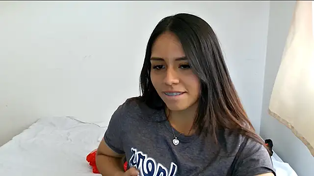 Snapshot of BellaBliss123 chatting on October 19, 2025, 6:52 pm BellaBliss123 online show from October 19, 2025, 6:52 pm