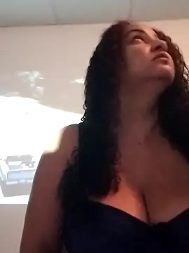 MEYBELLATINA online show from September 30, 2025, 8:47 pm