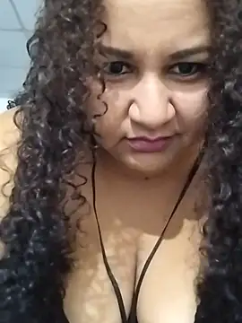 MEYBELLATINA online show from October 21, 2025, 8:31 pm