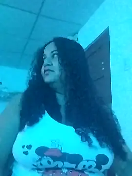 Snapshot of MEYBELLATINA chatting on May 13, 2026, 9:22 pm MEYBELLATINA online show from May 13, 2026, 9:22 pm