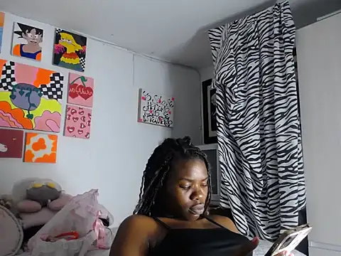 Snapshot of Nahomyyy chatting on November 25, 2025, 10:43 pm Nahomyyy online show from November 25, 2025, 10:43 pm