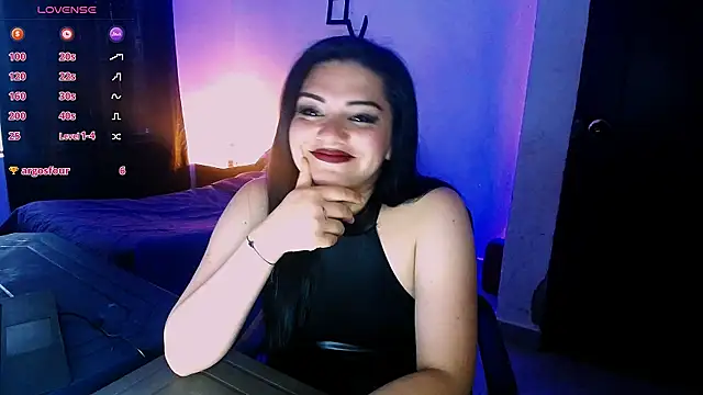 Snapshot of zoe_barclay chatting on October 13, 2025, 1:55 pm zoe barclay online show from October 13, 2025, 1:55 pm