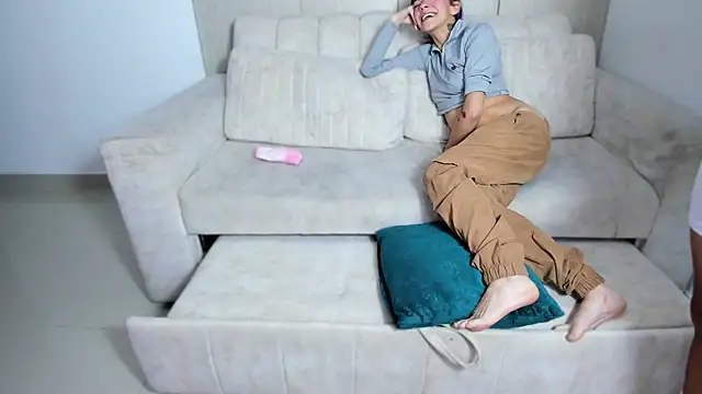 skygirls  online show from October 19, 2025, 4:35 am