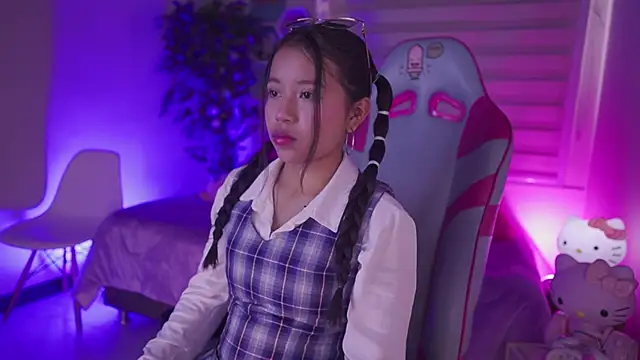 Zoe Skyler online show from November 7, 2025, 4:18 pm